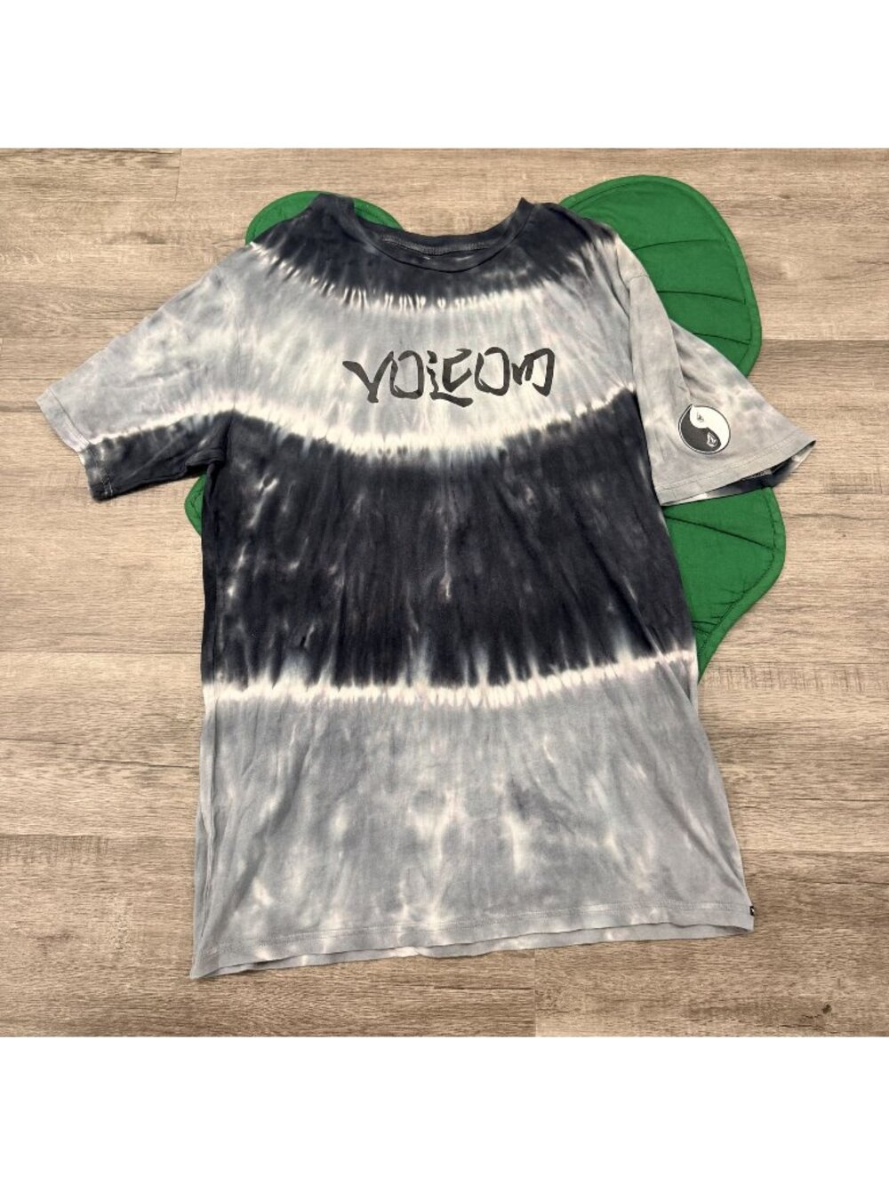 Volcom Mens Large Tie Dye Yin Yang Short Sleeve Graphic Tee Tshirt
